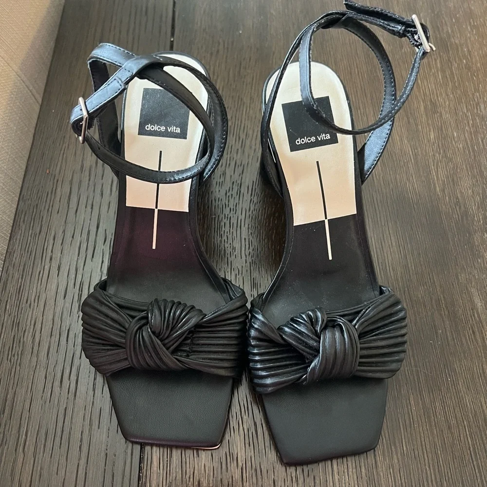 Dolce Vita Women's Size 6.5 Black Pellia Adjustable Strap Block Heel